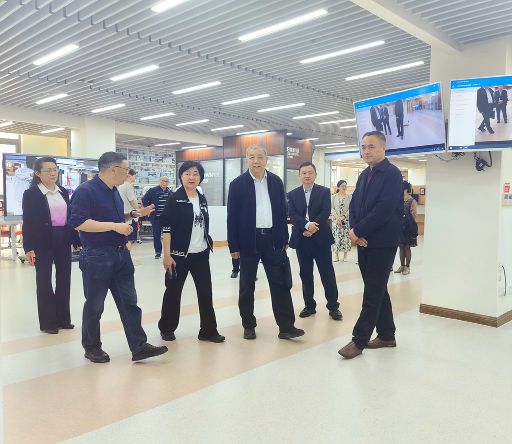 沈主任一行参观医学信息学院智慧医学实验中心_副本.jpg